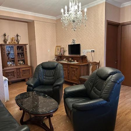 Sun Apartment Tbilisi Buitenkant foto